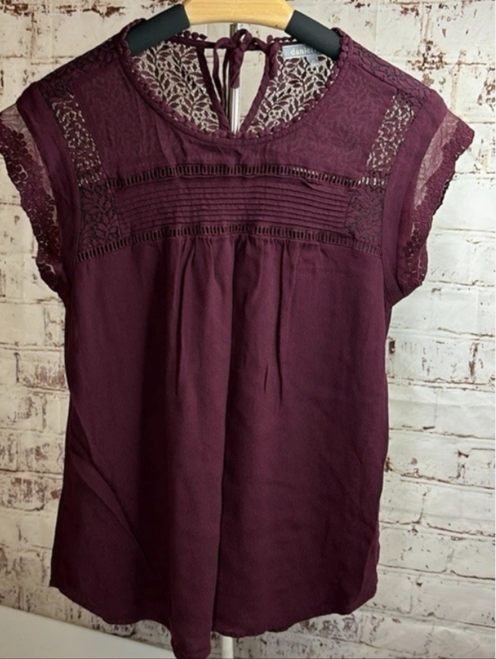 Nwt Daniel Rainn Merlot Top